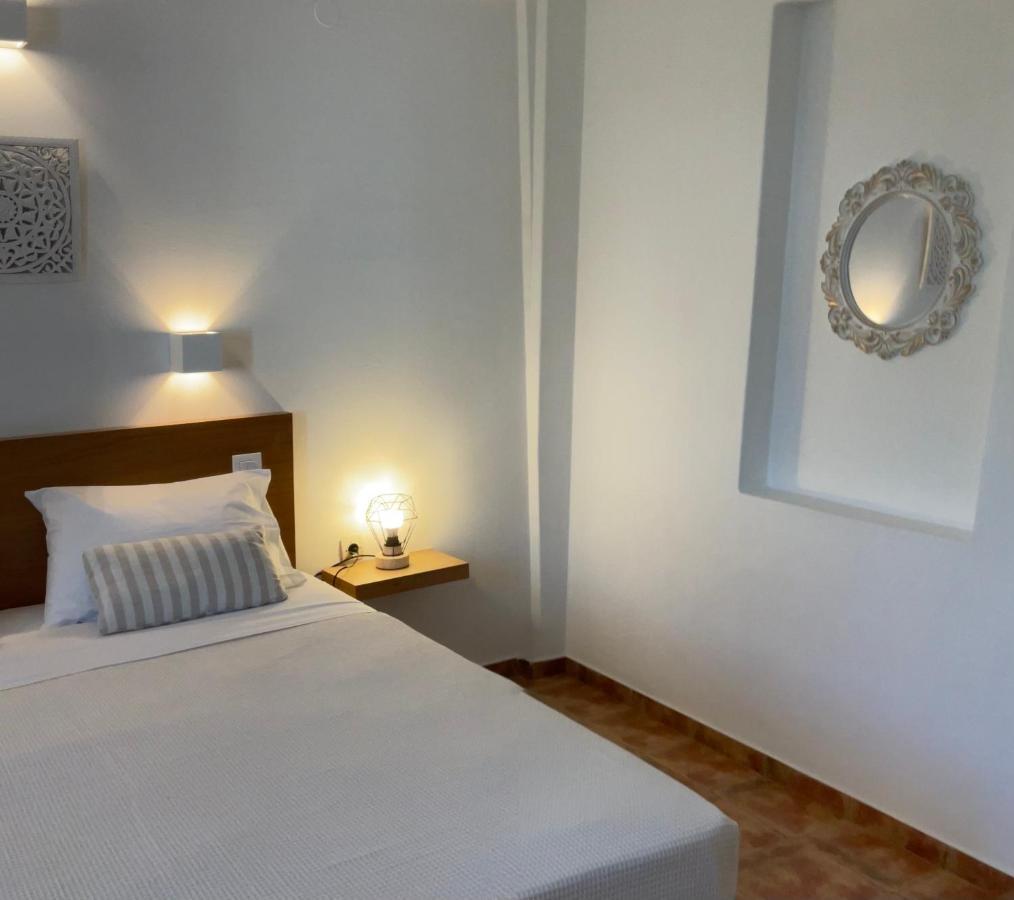 Rodia Studios & Apartments Paro Esterno foto