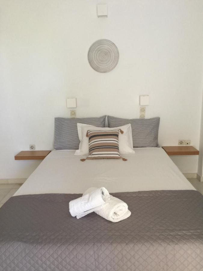 Rodia Studios & Apartments Paro Esterno foto